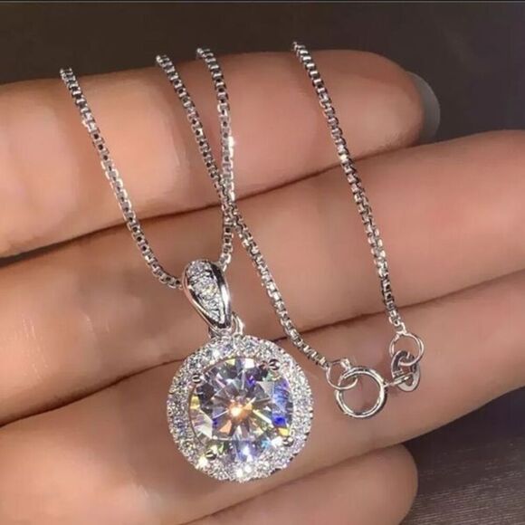 The Discus Pendant Necklace in 925 and cubic zirconia - Picture 5 of 7